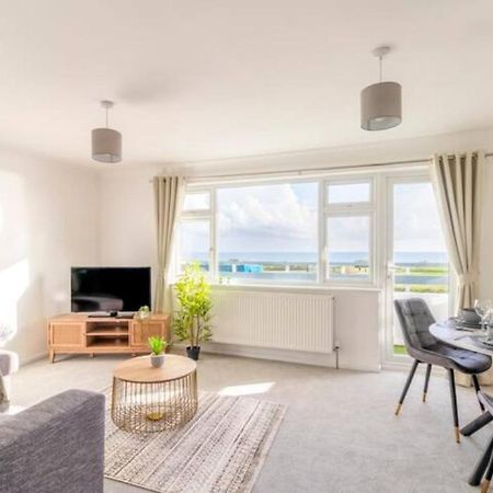 Large Sea View 2 Bedroom Sleeps 6 - Free Parking Bournemouth Kültér fotó
