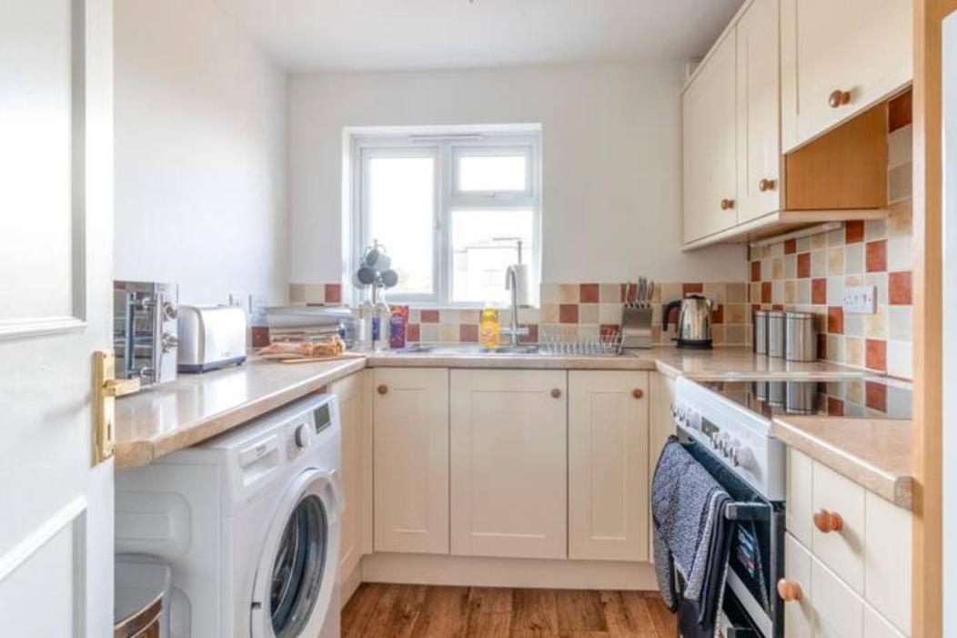 Large Sea View 2 Bedroom Sleeps 6 - Free Parking Bournemouth Kültér fotó