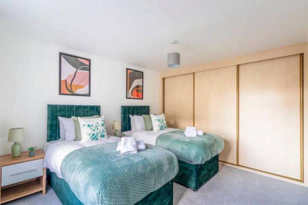 Large Sea View 2 Bedroom Sleeps 6 - Free Parking Bournemouth Kültér fotó