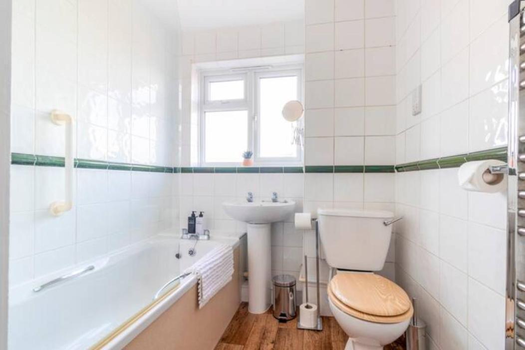 Large Sea View 2 Bedroom Sleeps 6 - Free Parking Bournemouth Kültér fotó