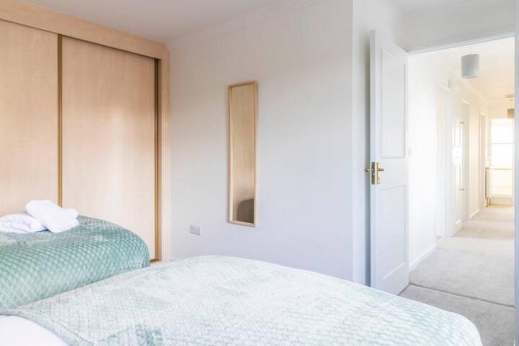 Large Sea View 2 Bedroom Sleeps 6 - Free Parking Bournemouth Kültér fotó